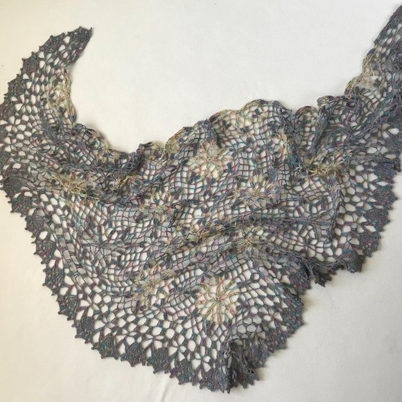 NEW Handmade English Ivy Lace Shawl, Triangular (95"L & 45"D) - Picture 10 of 14
